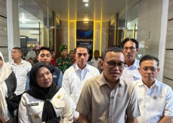 Menteri P3MI, Abdul Kadir Karding saat diwawancarai, Rabu, 30 Juli 2025. (Foto: Lampost.co // Atika)