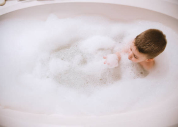 Ini Tips Bagi Orang Tua yang Anaknya Terlalu Lama Mandi