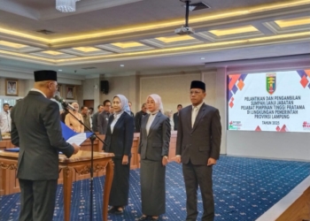 Tiga pejabat tinggi Pratama di lingkungan Pemprov Lampung dilantik oleh Gubernur Lampung di Ruang Rapat Utama Kantor Gubernur Lampung, Rabu, 16 Juli 2025.