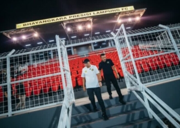 Gubernur Lampung, Rahmat Mirzani Djausal saat melakukan peninjauan markas Bhayangkara FC di PKOR Way Halim, Bandar Lampung. Dok. Instagram @bhayangkarafc