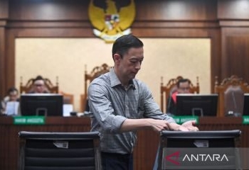 Tom Lembong dituntut 7 tahun penjara oleh JPU dalam kasus impor gula, dalam sidang 4 Juli 2025.