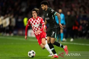 Arne Slot Tidak Mainkan Luis Diaz karena Spekulasi Transfer
