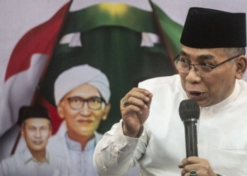 Ketua Umum Pengurus Besar Nahdlatul Ulama (PBNU) Yahya Cholil Staquf menyampaikan keterangan pers hasil Rapat Pleno PBNU 2024(ANTARA FOTO/Aprillio Akbar)