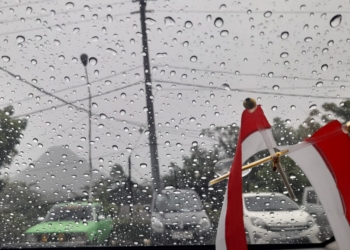 Waspada cuaca buruk hujan mengguyur wilayah Provinsi Lampung. (Foto: Lampost.co / Triyadi Isworo)