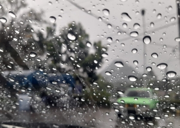 Waspada cuaca buruk hujan mengguyur wilayah Provinsi Lampung. (Foto: Lampost.co / Triyadi Isworo)