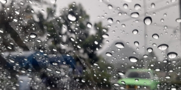 Waspada cuaca buruk hujan mengguyur wilayah Provinsi Lampung. (Foto: Lampost.co / Triyadi Isworo)