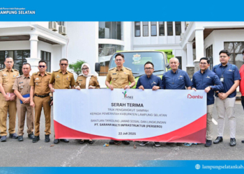 Bantuan truk Sampah