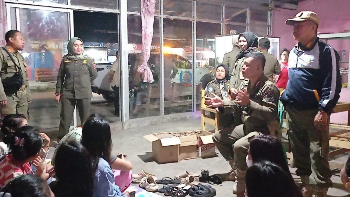 Satpol PP Amankan 17 Wanita Diduga PSK dan Konsumen Miras di Way Tenong