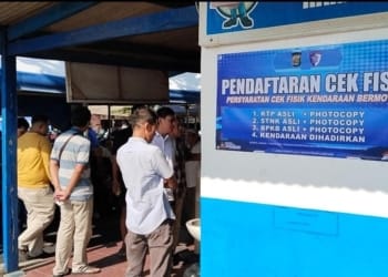 Suasana Pembayaran pajak di Samsat Rajabasa. (Foto: Lampost.co / Atika)