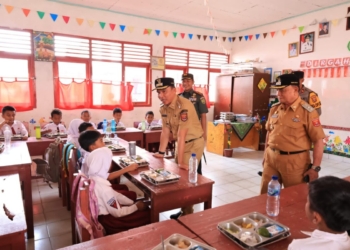 Program Makan Bergizi Gratis bagi siswa di Lampung Barat mulai dilaksanakan, Selasa 12 Agustus 2025. Dok.