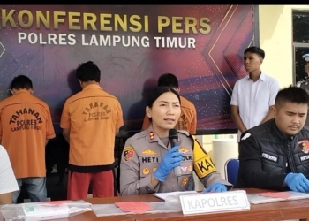 Kapolres Lampung Timur AKBP Heti Patmawati saat menggelar konferensi pers di Mapolres Lampung Timur, Rabu 13 Agustus 2025.(Foto: Lampost.co/Arman Suhada)