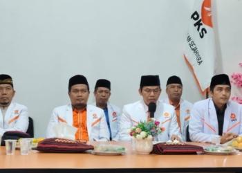 Ketua DPW PKS Lampung, Ade Utami Ibnu dan jajaran mengumumkan Dewan Pimpinan Tingkat Daerah (DPTD) PKS 15 kabupaten/kota se-Lampung secara online, Kamis, 14 Agustus 2025. Dok PKS.