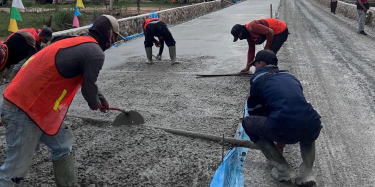 Pembangunan dan perbaikan jalan di Lampung. Lampost.co/Silvia