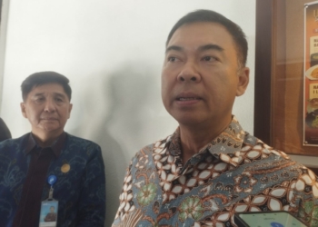 Anggota Komisi VII DPR RI, Rycko Menoza saat menjadi pembicara dalam kegiatan Kita Indonesia, di Cafe Djawara, Sabtu, 23 Agustus 2025. (Foto: Lampost.co / Umar Rabbani)