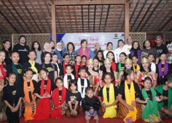 Wakil Ketua MPR RI Lestari Moerdijat mengunjungi Omah Budaya Banyumas, Jawa Tengah, Senin (25/8) malam. Omah Budaya Banyumas merupakan wadah pelestarian dan pengembangan berbagai budaya lokal Banyumas, Jawa Tengah. Dok