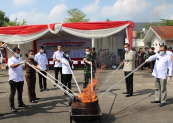 Kejaksaan Negeri Bandar Lampung memusnahkan barang bukti perkara inkracht, Rabu, 27 Agustus 2025. Dok