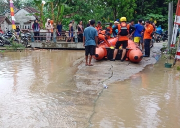 Hujan deras yang mengguyur sejak subuh, Kamis, 28 Agustus 2025, mengakibatkan banjir yang merendam pemukiman warga di Kecamatan Wonosobo, Kabupaten Tanggamus, Lampung. (Dok BPBD)