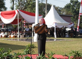 Ketua DPRD Lampung Timur Bacakan Teks Proklamasi pada Upacara HUT ke-80 RI