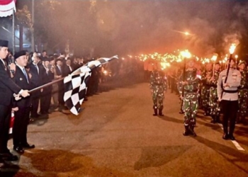 Lautan Obor Warnai Kalianda Meriahkan Pawai HUT ke-80 RI