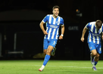 Penyerang Brighton Stefanos Tzimas (9)