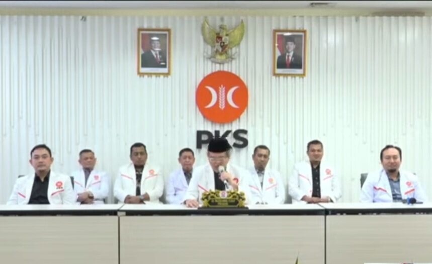 Presiden PKS, Al Muzzammil Yusuf menyampaikan arahan saat pengumuman Dewan Pimpinan Tingkat Daerah (DPTD) PKS 15 kabupaten/kota se-Lampung secara online, Kamis, 14 Agustus 2025. Dok. Tangkapan Layar Youtube PKS Lampung
