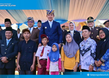 Aksi Heroik Raihan, Bocah SD Penyelamat Merah Putih Dapat Hadiah Istimewa dari Bupati Egi.