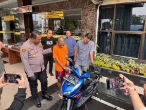 Gasak 10 Motor dan Sembunyikan di Kuburan, Remaja Lamtim Dibekuk Polisi