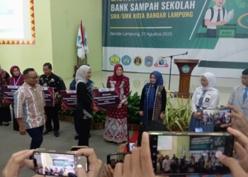 peluncuran Bank Sampah Sekolah di Aula SMAN 2 Bandar Lampung, Kamis, 21 Agustus 2025.