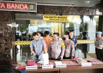 Kapolresta Bandarlampung Kombes Pol Alfret Jacob Tilukay (kanan) saat memberikan keterangan. Bandarlampung, Selasa (5/8/2025). (AN