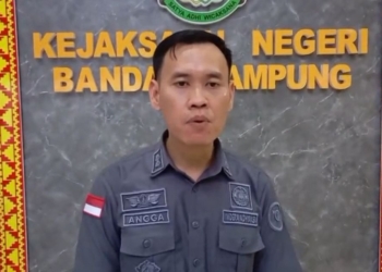 Kasi Intel Kejari Bandar Lampung M. Angga Mahatma saat diwawancarai