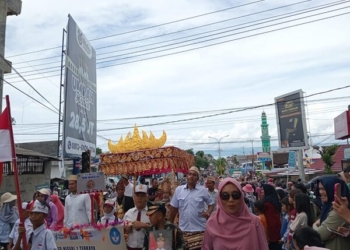 Para pelajar peserta karnaval dari SDN Terbaya, Kotaagung, Tanggamus. (Rusdi)