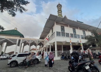 Cuaca cerah berawan menyelimuti wilayah Masjid Agung Al Furqon Bandar Lampung, Lampung. (Foto: Triyadi Isworo/Lampost.co)