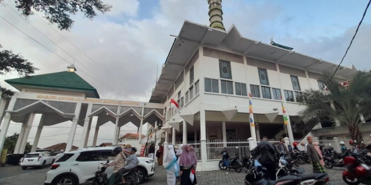 Cuaca cerah berawan menyelimuti wilayah Masjid Agung Al Furqon Bandar Lampung, Lampung. (Foto: Triyadi Isworo/Lampost.co)