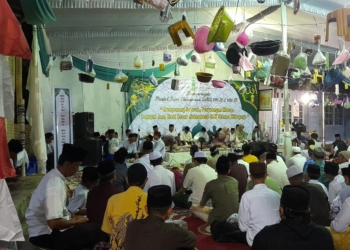 Warga Kelurahan Labuhan Ratu Raya, Kecamatan Labuhan Ratu, Kota Bandar Lampung antusias memperingati Maulid Nabi Muhammad SAW 1447H, Jumat, 12 September 2025 malam. (FOTO: Lampost.co / Triyadi Isworo)