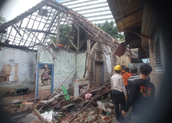 BPBD evakuasi rumah ambruk