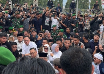 Ribuan massa berunjuk rasa di DPRD Provinsi Lampung, Senin, 1 September 2025. (Foto: Asrul / Lampost.co)