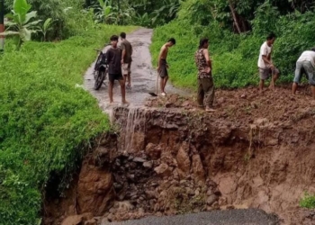 Kondisi ruas jalan Kaca Marga - Tanjung Jati Kecamatan Cukuh Balak, Tanggamus. (Dok BPBD)