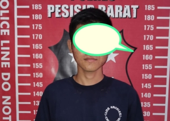 Pelaku berinisial ES (19), seorang mahasiswa, warga Pekon Baturaja, Kecamatan Pesisir Utara, Kabupaten Pesisir Barat, Provinsi Lampung teramankan polisi. Dok Polres Pesisir Barat