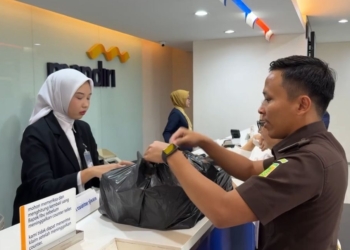 Kejaksaan Negeri (Kejari) Bandar Lampung kembali menyetorkan pembayaran uang pengganti kerugian negara dalam perkara Tindak Pidana Korupsi Jl. Ir Sutami tahun anggaran 2018-2019, Rabu, 16 September 2025. Dok Kejari Bandar Lampung