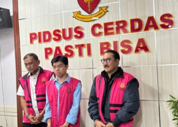 Kejaksaan Tinggi (Kejati) Lampung menetapkan tiga orang petinggi PT. Lampung Energi Berjaya (LEB) sebagai tersangka kasus dugaan korupsi pengelolaan dana Participating Interest (PI) 10% Wilayah Kerja Offshore South East Sumatera (WK OSES). Kasus ini merugikan negara hingga Rp200 miliar. Dok Kejati Lampung.