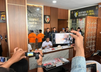 Polda Lampung menyampaikan kronologi penangkapan dua oknum Lembaga Swadaya Masyarakat (LSM) yang melakukan pemerasan kepada Direktur RSUD Abdul Moeloek (RSUDAM), Imam Ghazali. Dok Istimewa