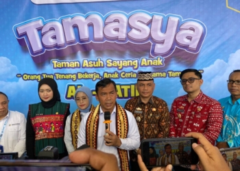 Menteri BKKBN Wihaji usai meninjau Taman Asuh Sayang Anak (Tamasya) di Kota Metro. (Foto: Lampost.co/Bambang Pamungkas)