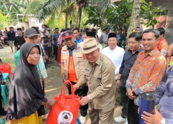 Bupati Tanggamus bersama Wakil Bupati turun langsung meninjau warga terdampak bencana gempa di Kecamatan Semaka, Sabtu, 27 September 2025. Dok BPBD