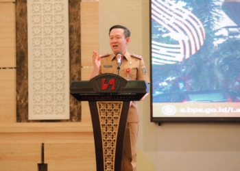 Sekretaris Provinsi Lampung saat Peluncuran Buku dan Sosialisasi Sensus Ekonomi (SE) 2026 yang digelar Badan Pusat Statistik (BPS) Lampung di Ballroom Swiss-Belhotel, Bandarlampung, Senin, 29 September 2025. Lampost.co/Silvia Agustina