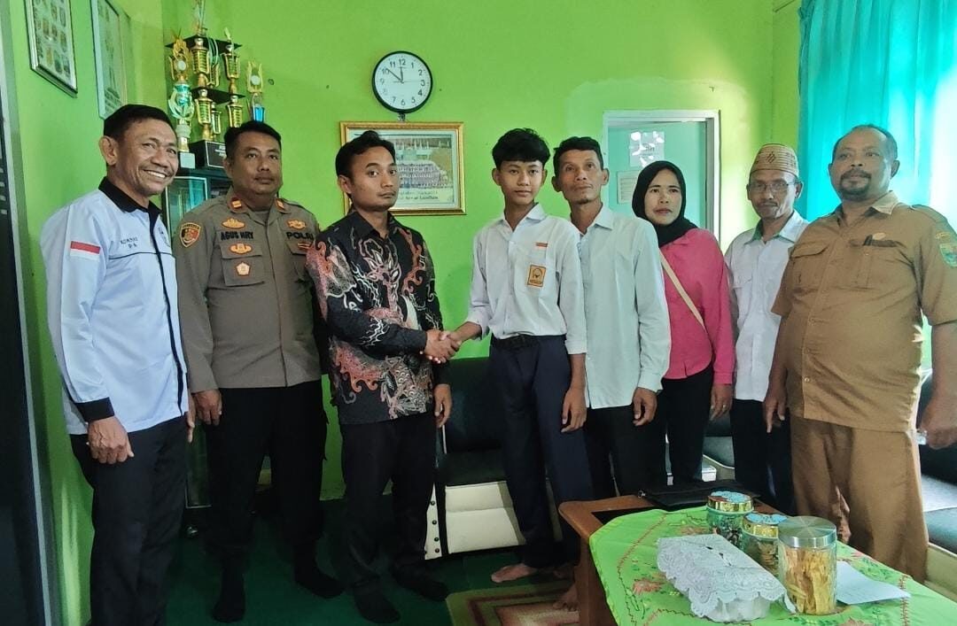 Senin, 29 September 2025, telah dilakukan mediasi dan perdamaian tertulis antara keluarga korban dan guru GR, disaksikan Kapolsek Talang Padang serta pihak sekolah. (Dok MTs Landbaw)