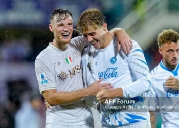 Menang atas Fiorentina, Napoli Rebut Puncak Klasemen dari Juventus
