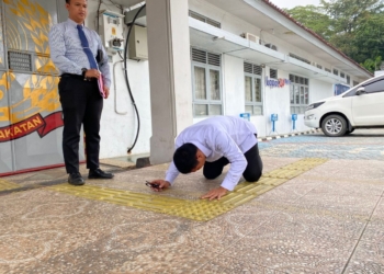Roby Kurniawan Saputra, mantan Kepala Dinas Pekerjaan Umum dan Tata Ruang (PUTR) Kota Metro, akhirnya bernapas lega. Pengadilan Negeri (PN) Metro mengabulkan permohonan praperadilan yang diajukannya