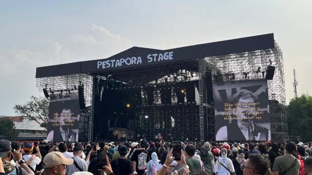 Ribuan pengunjung menonton konser di Festival Musik Pestapora 2025. Dok Medcom