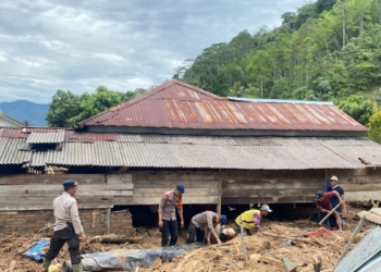 Polri bantu warga terdampak banjir.Dok Polda Lampung