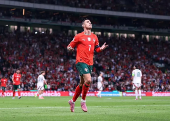 Cristiano Ronaldo mencetak dua gol